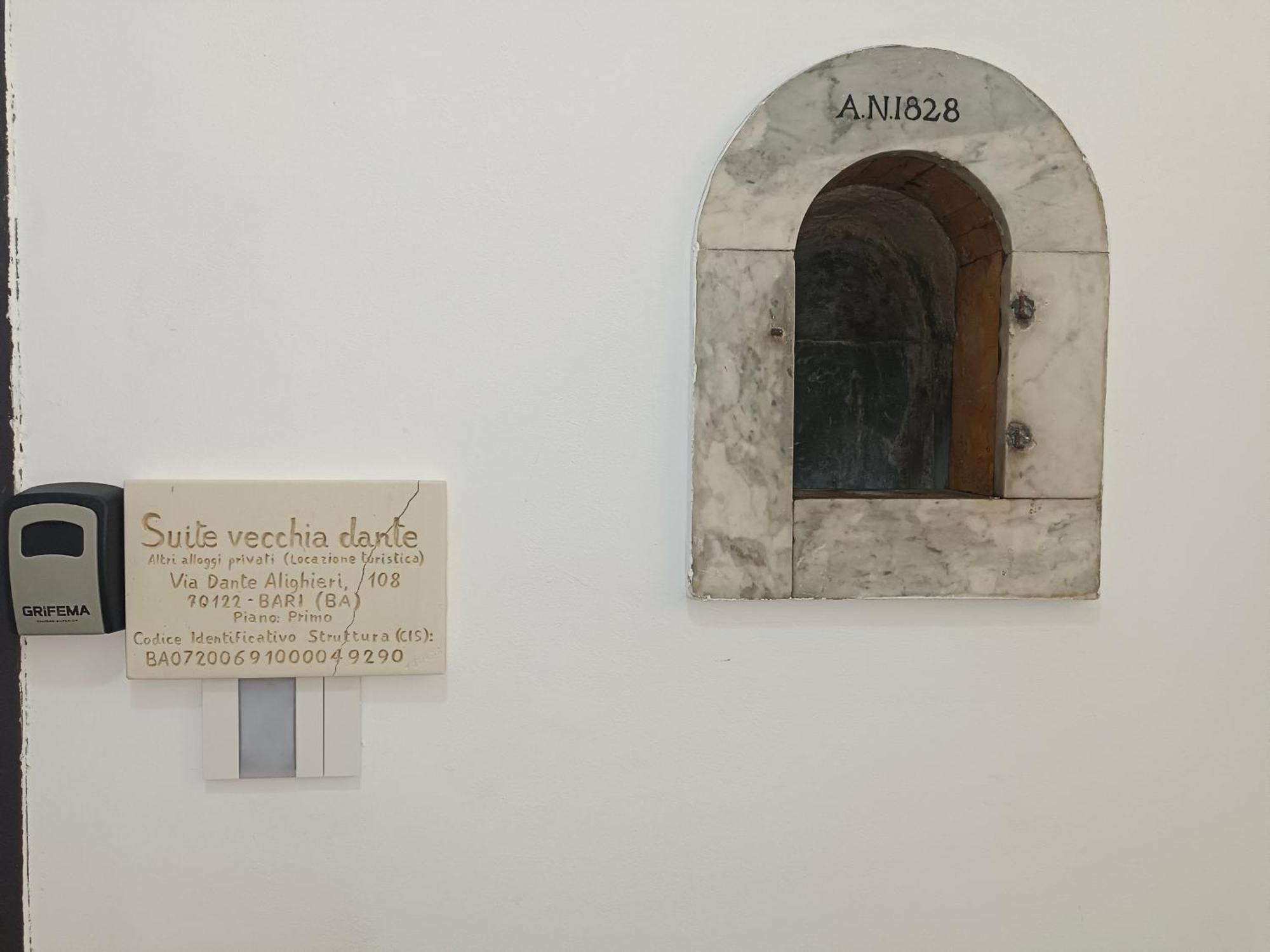 Suite Vecchia Dante บารี ภายนอก รูปภาพ